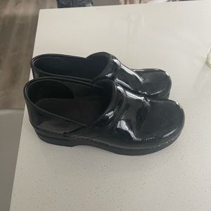 Dansko Clogs Black Patent 38 Wide